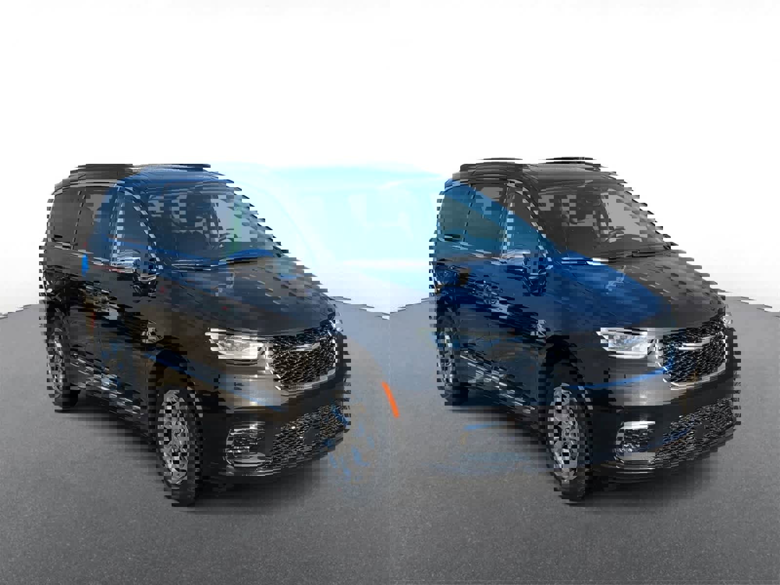 Used 2023 Chrysler Pacifica Limited image 2