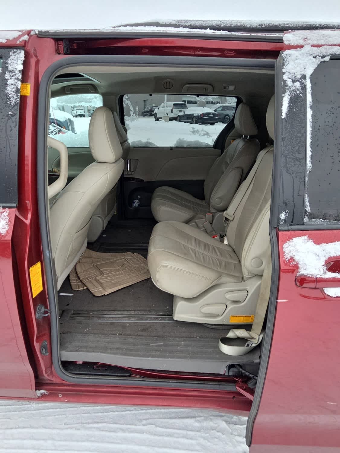 Used 2012 Toyota Sienna XLE image 6