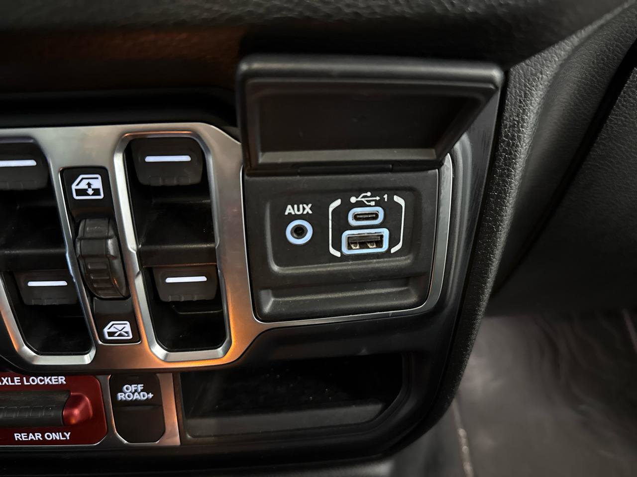 Used 2024 Jeep Wrangler Unlimited image 22