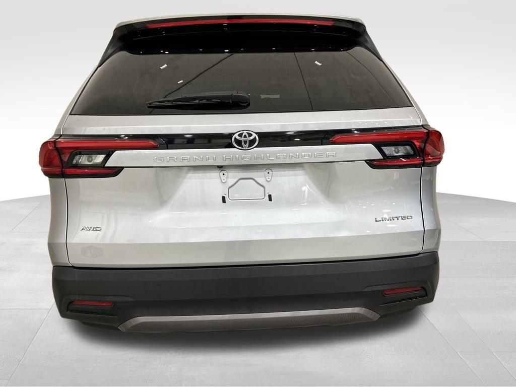 Used 2024 Toyota Grand Highlander Platinum image 4