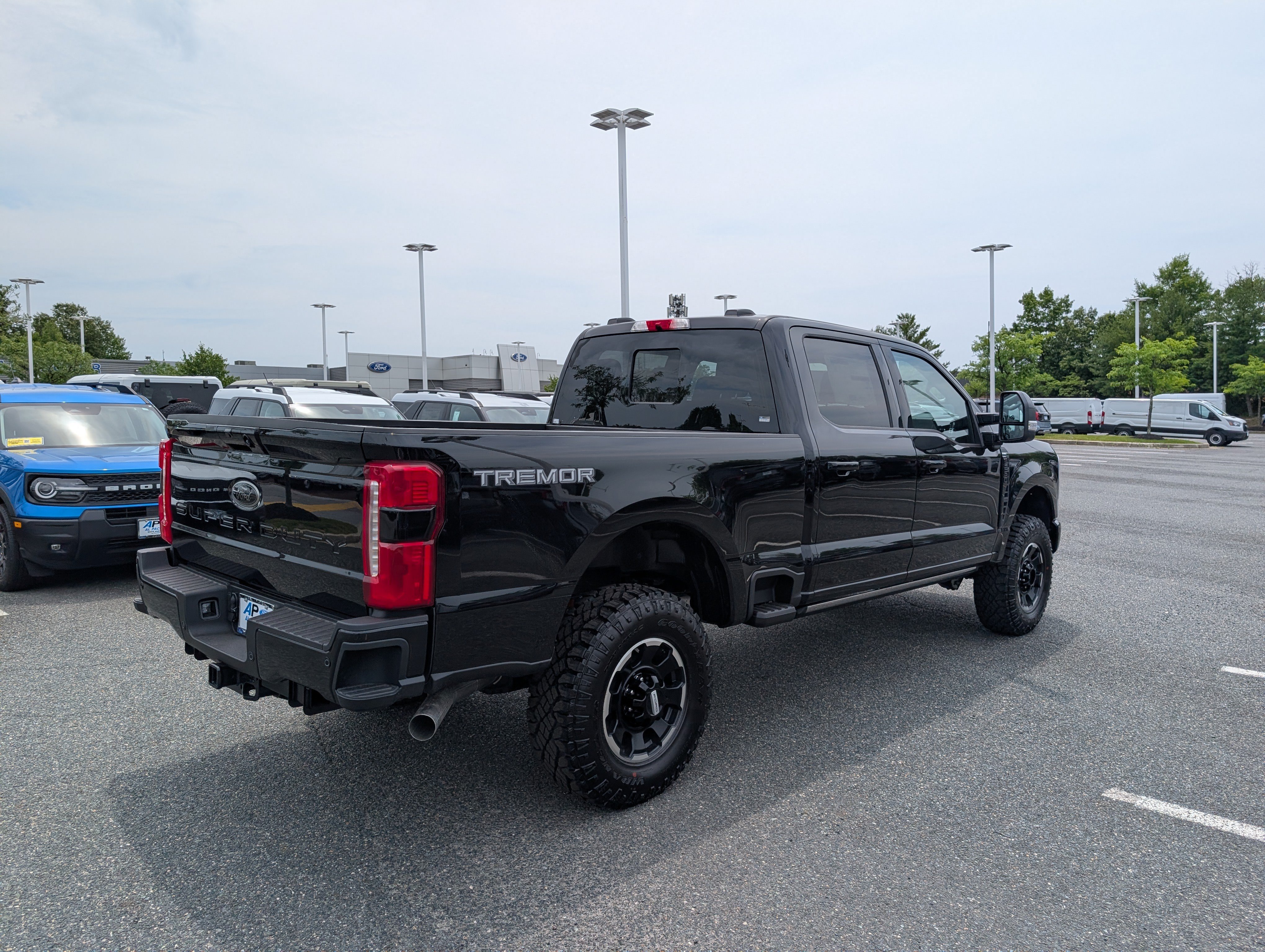New 2026 Ford F250 Lariat w/ Tremor Off-Road Package AWD/4WD image 3