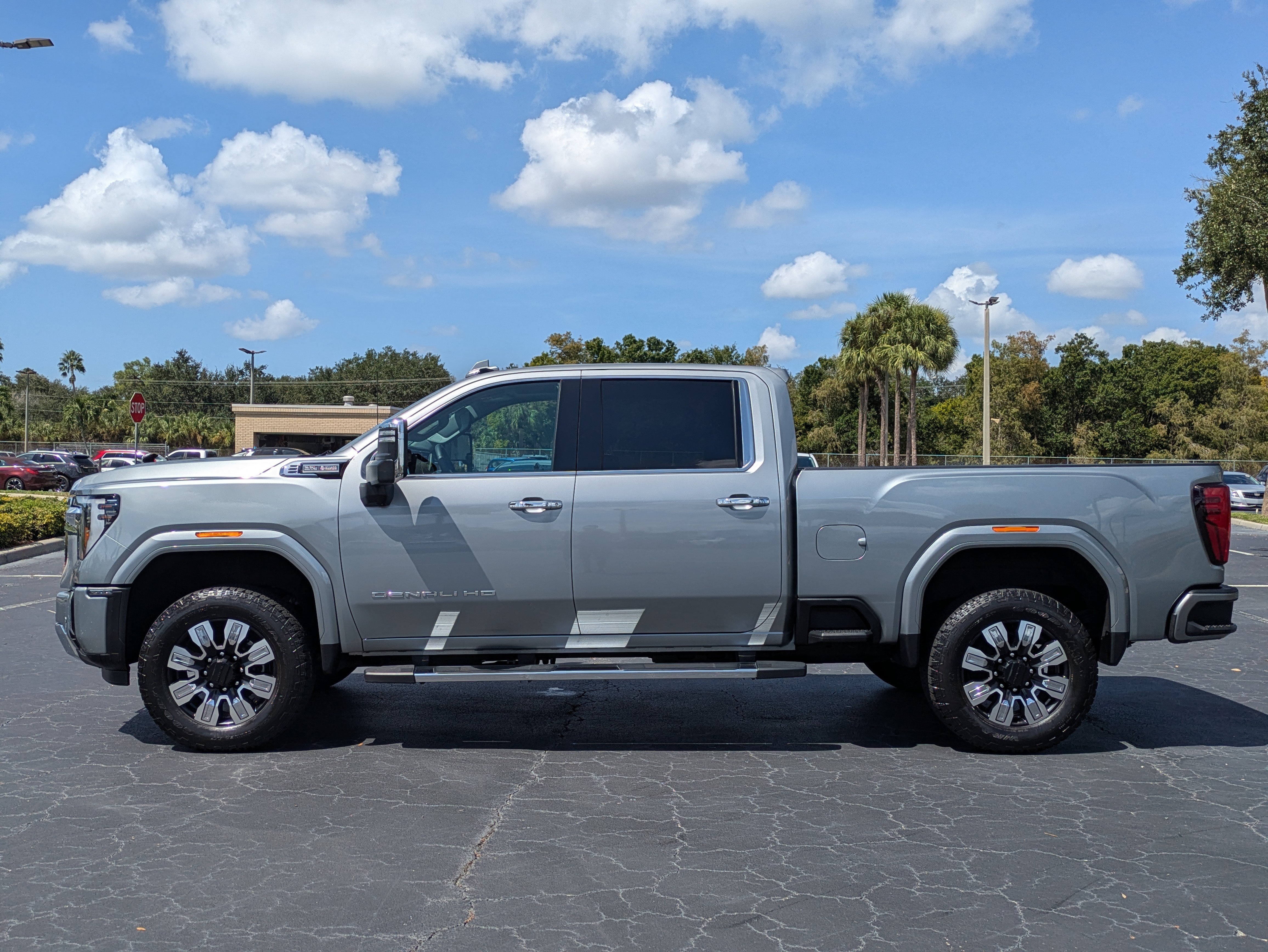 Used 2024 GMC Sierra 2500 Denali w/ Denali Reserve Package AWD/4WD image 3