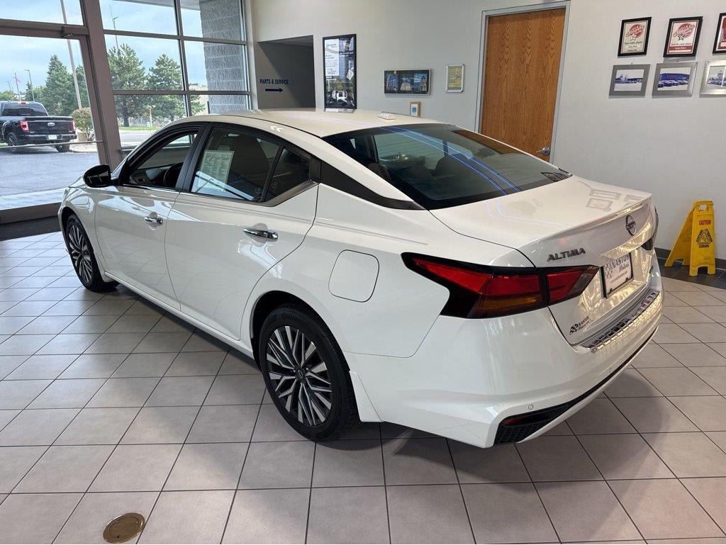 Used 2023 Nissan Altima 2.5 SV AWD/4WD image 11