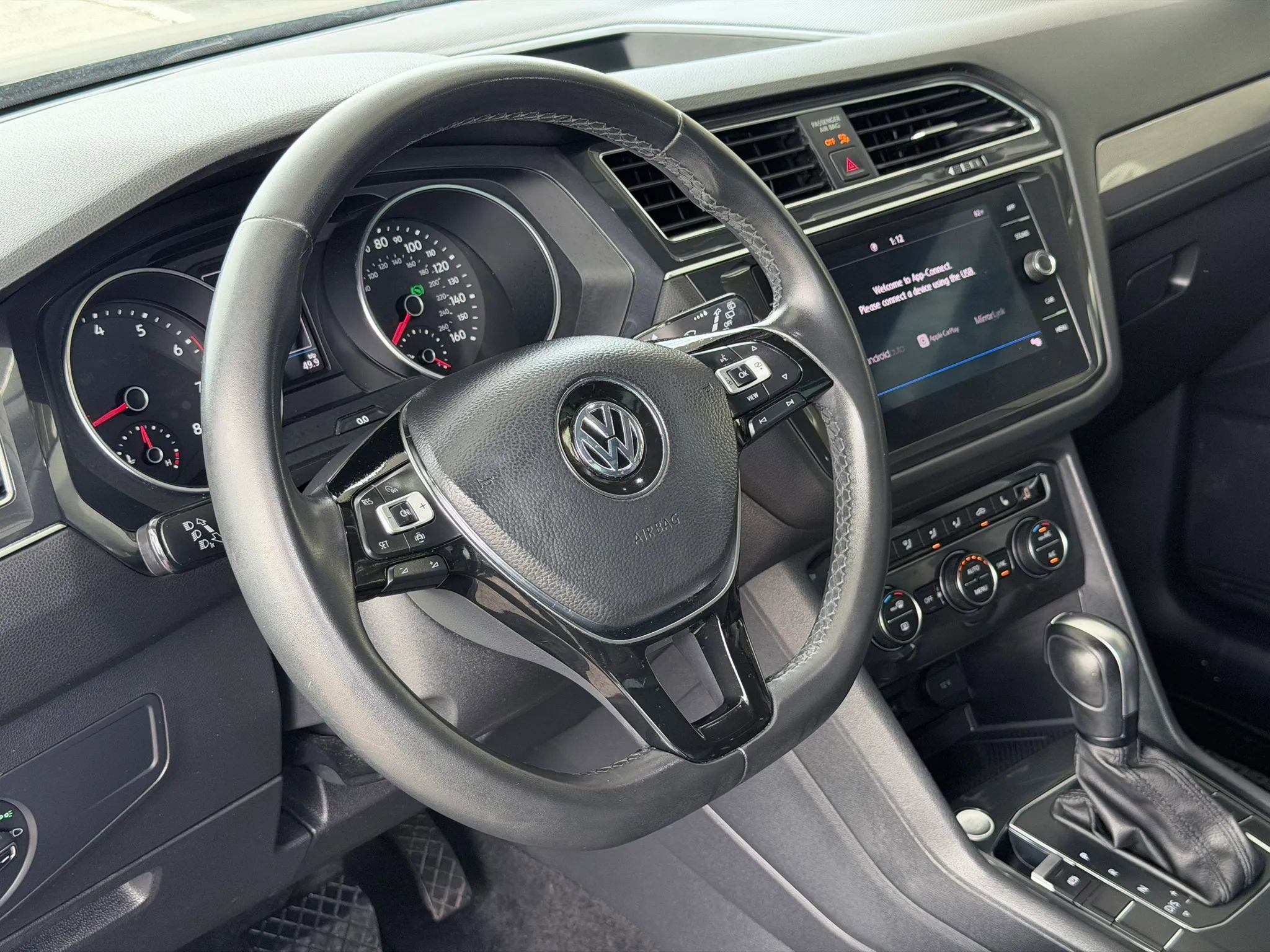 Used 2020 Volkswagen Tiguan SE w/ Panoramic Sunroof Package FWD image 48