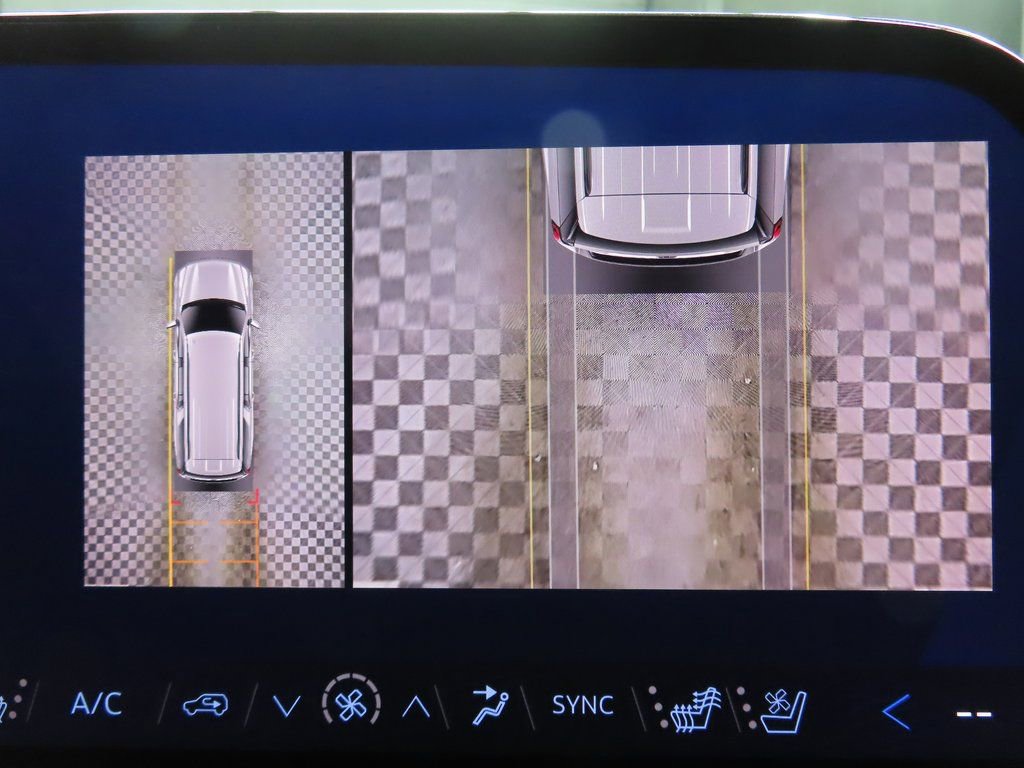 Used 2025 Chevrolet Suburban High Country AWD/4WD image 14