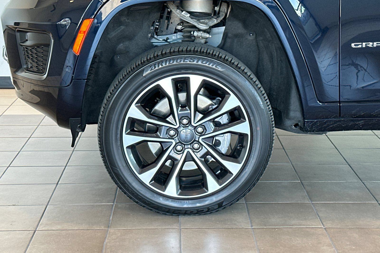 Used 2024 Jeep Grand Cherokee L Overland w/ Trailer Tow Package AWD/4WD image 27