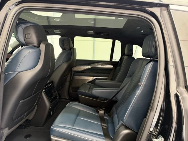 Used 2025 Cadillac Escalade IQ Luxury 2 w/ LPO, Premium Carpet Package AWD/4WD image 18