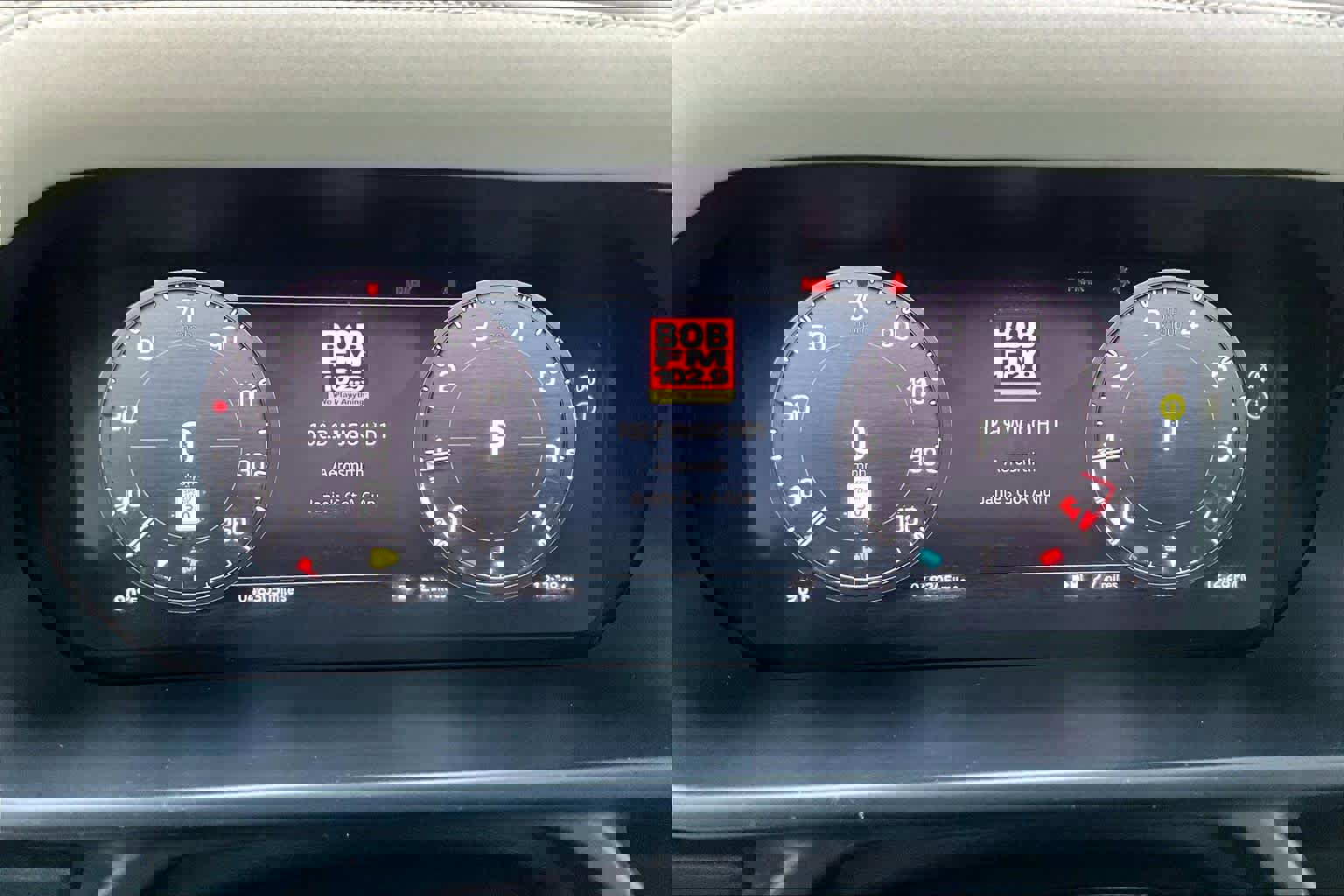 Used 2023 Land Rover Defender 130 SE image 24