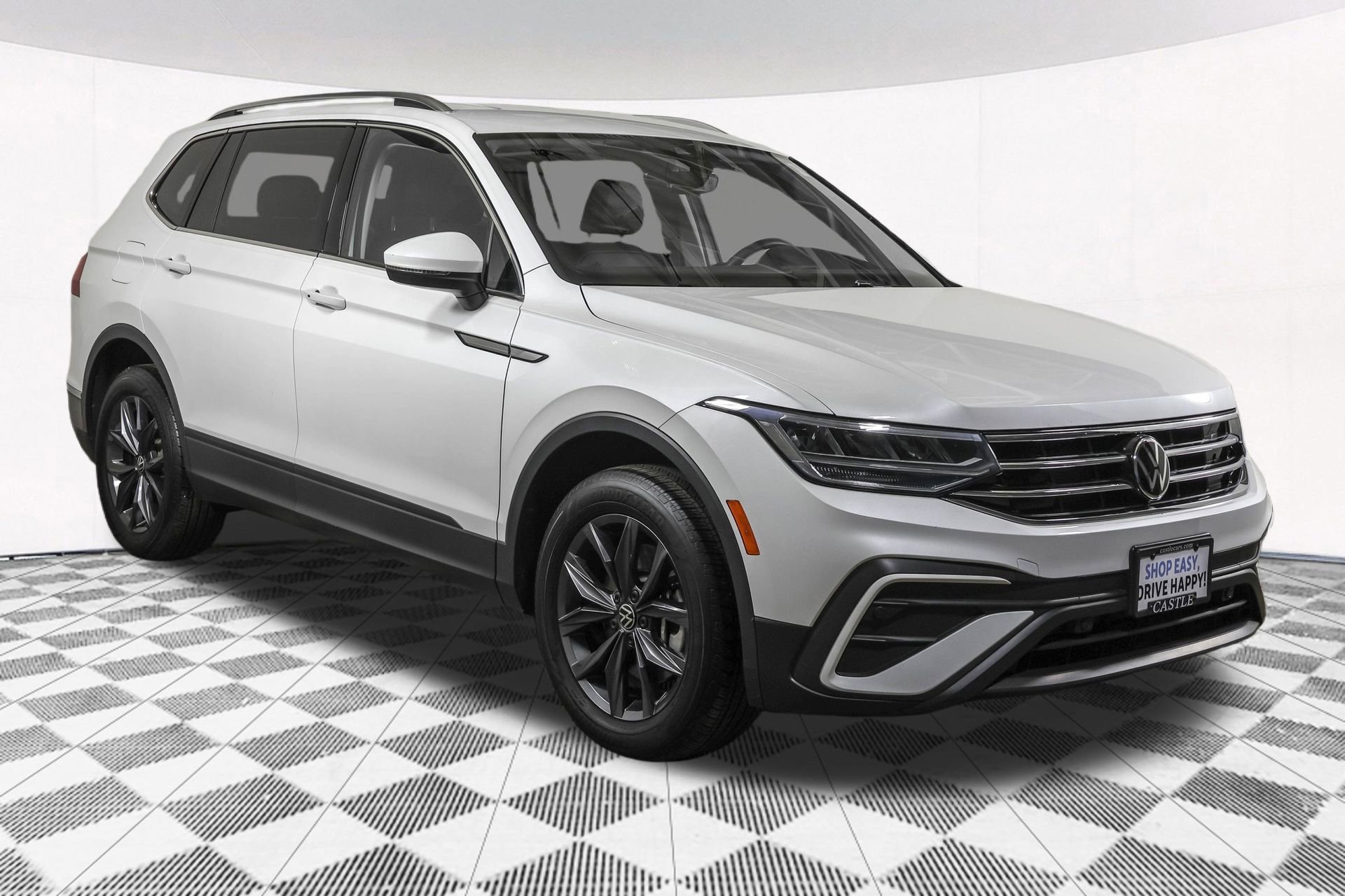 Used 2023 Volkswagen Tiguan SE AWD/4WD image 11