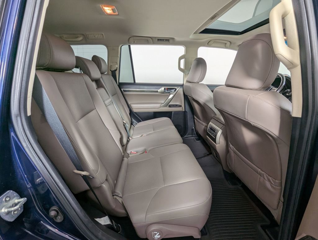 Used 2020 Lexus GX 460 Premium w/ Premium Package image 36