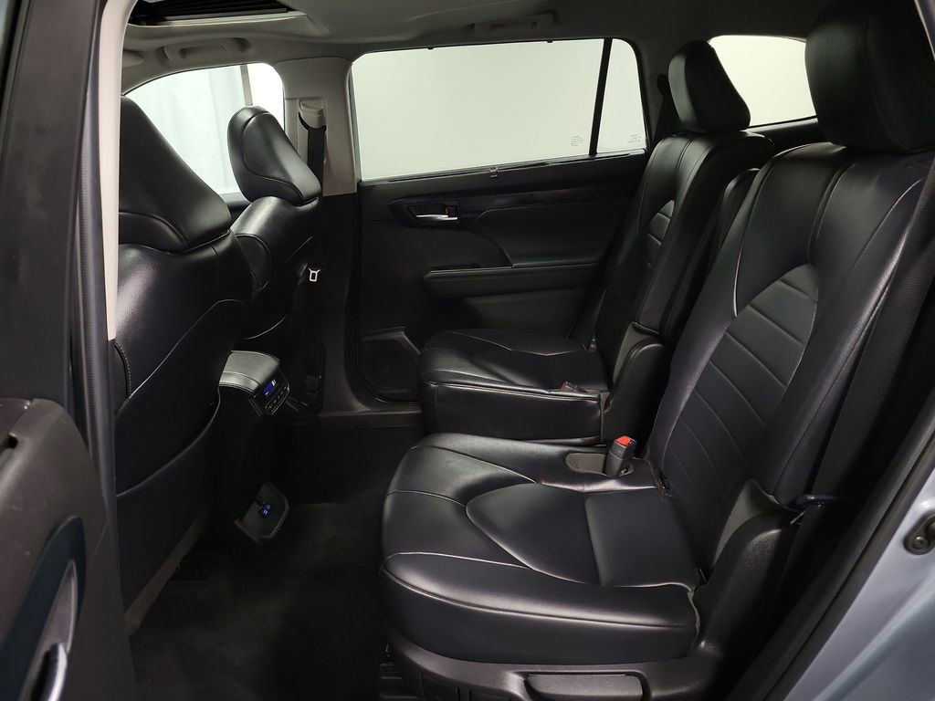 Used 2022 Toyota Highlander XLE image 24