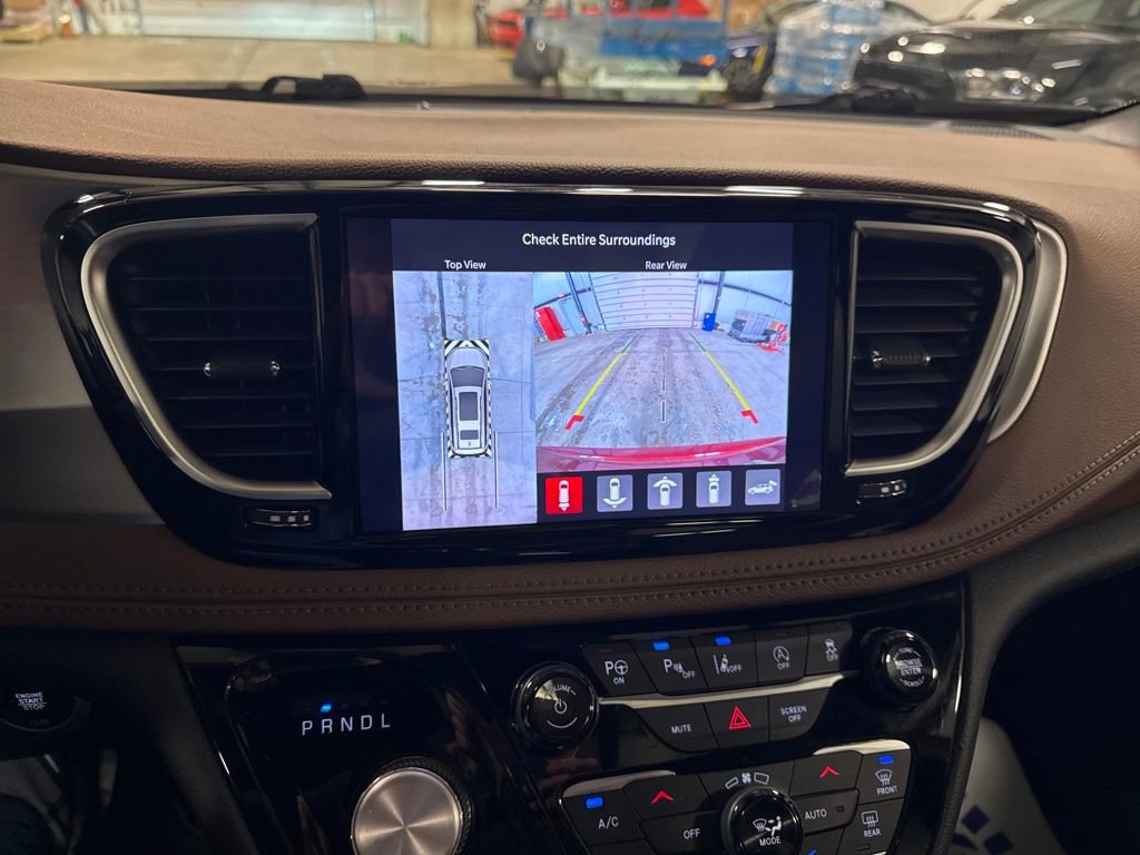 Used 2021 Chrysler Pacifica Limited w/ Uconnect Theater Family Group image 22