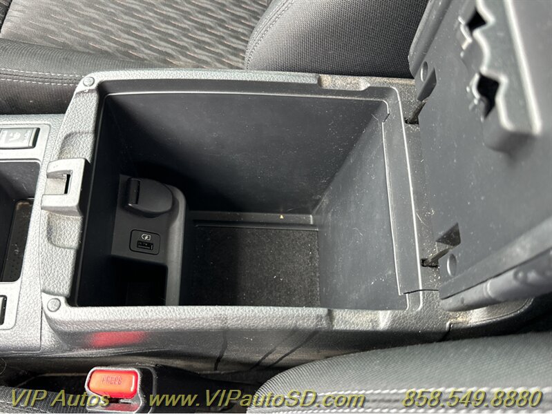 Used 2018 Nissan Rogue SV w/ Premium Package FWD image 30