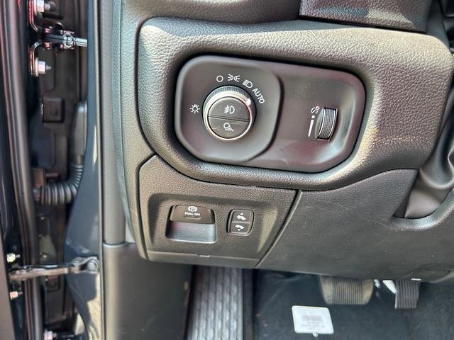 New 2025 RAM 1500 4x4 Crew Cab image 24