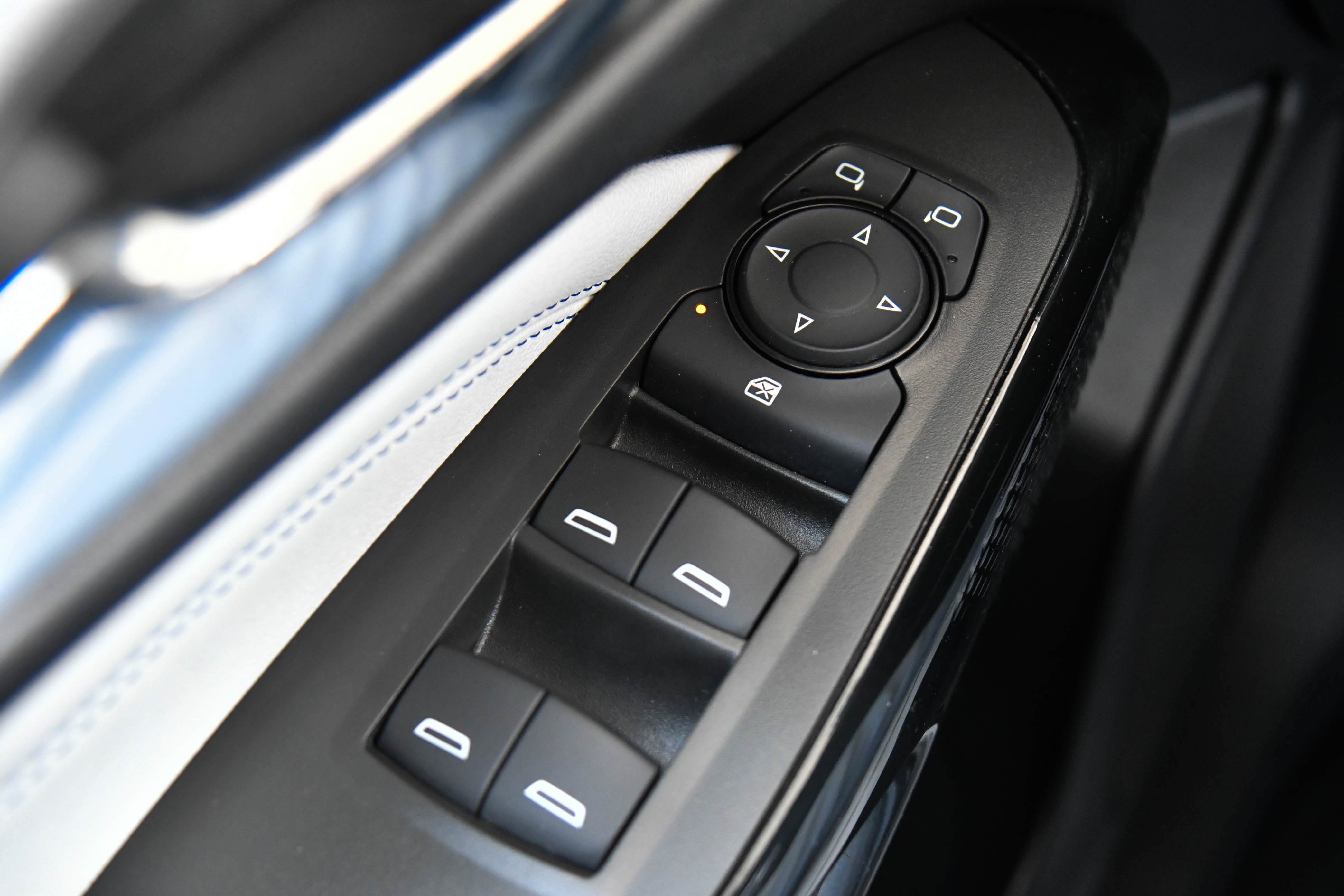 Used 2025 Chevrolet Trax LT w/ LT Convenience Package image 34