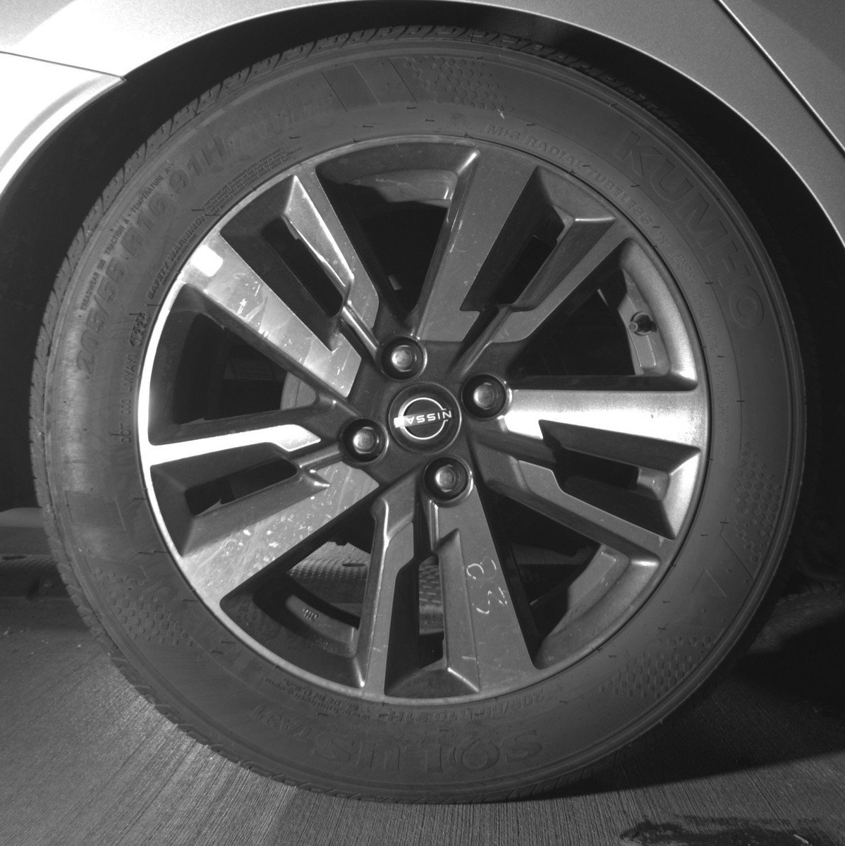 Used 2025 Nissan Versa SV FWD image 15