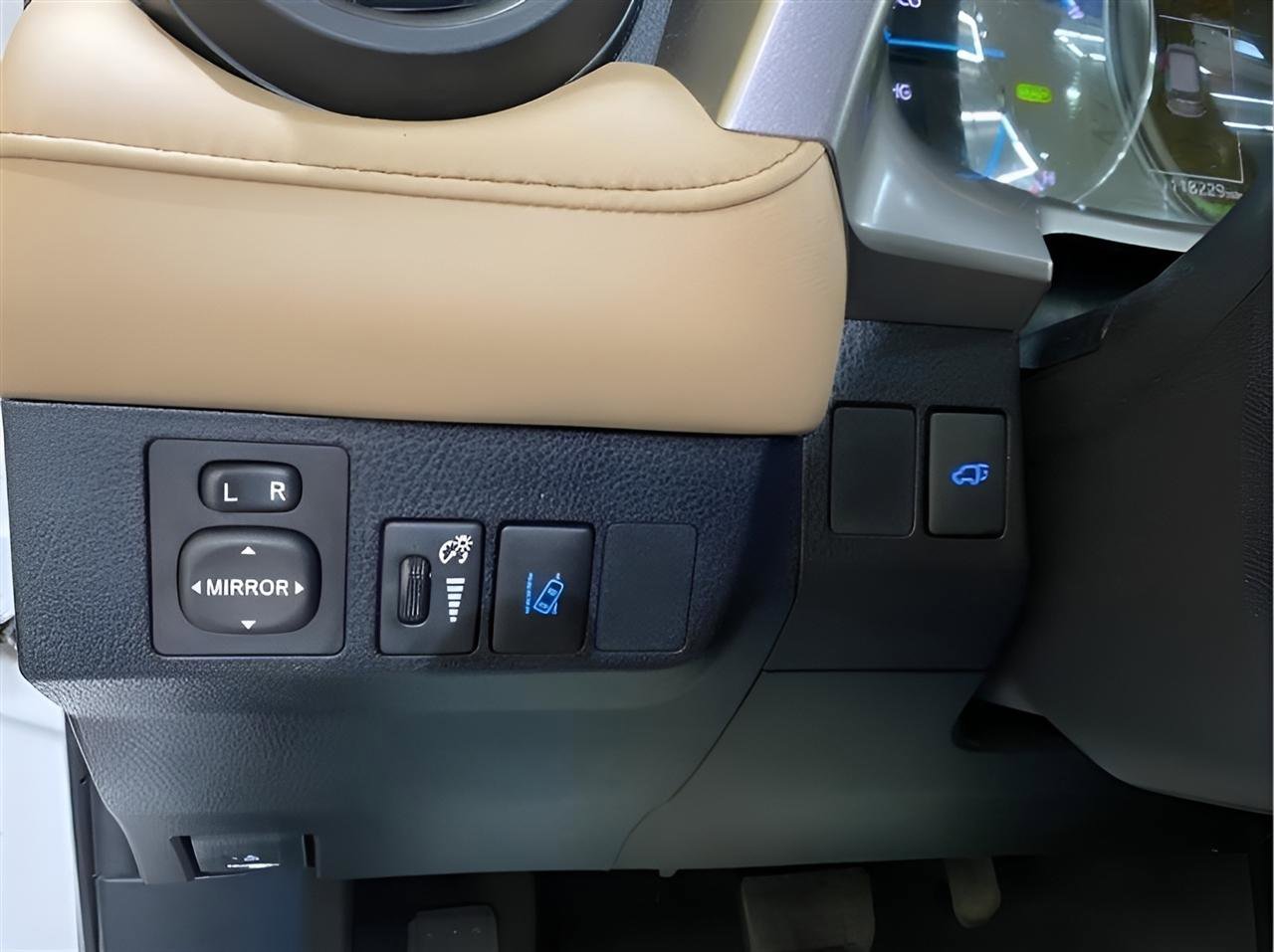 Used 2016 Toyota RAV4 XLE w/ Convenience Package image 13