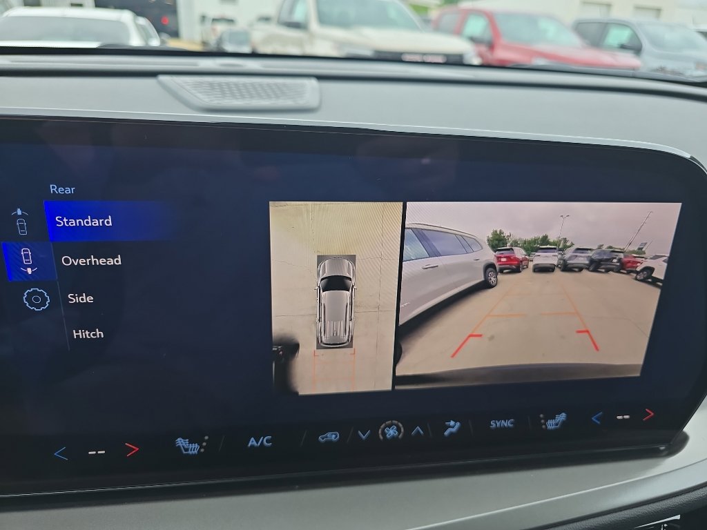 New 2026 Chevrolet Traverse LT w/ Enhanced Driving Package FWD image 27