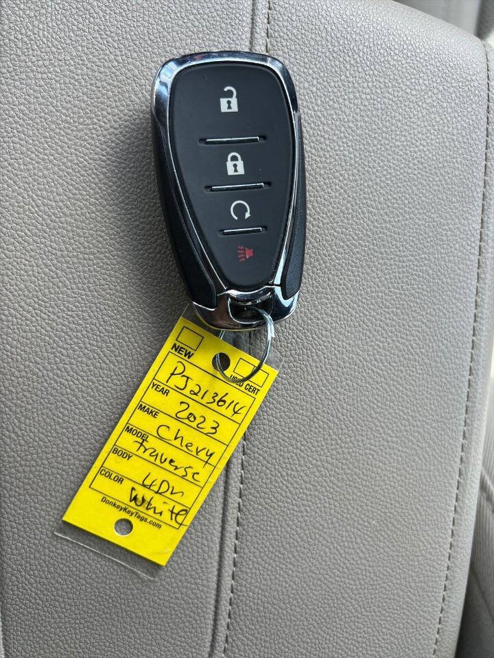 Used 2023 Chevrolet Traverse LS FWD image 18
