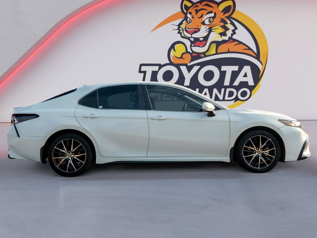 Used 2024 Toyota Camry SE FWD image 4