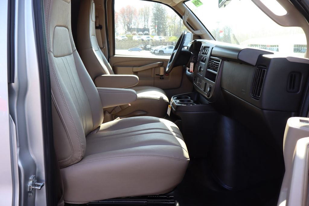 New 2025 Chevrolet Express 3500 w/ Driver Convenience Package RWD image 16