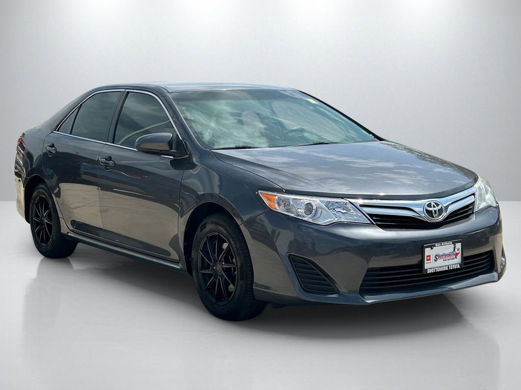 Used 2013 Toyota Camry LE FWD image 3