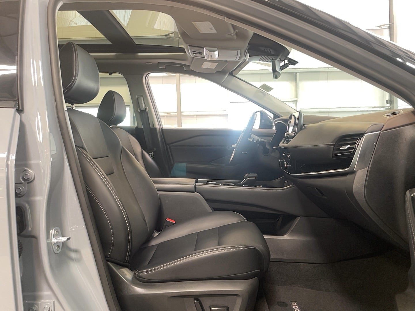 Used 2023 Nissan Rogue SL w/ SL Premium Package AWD/4WD image 7