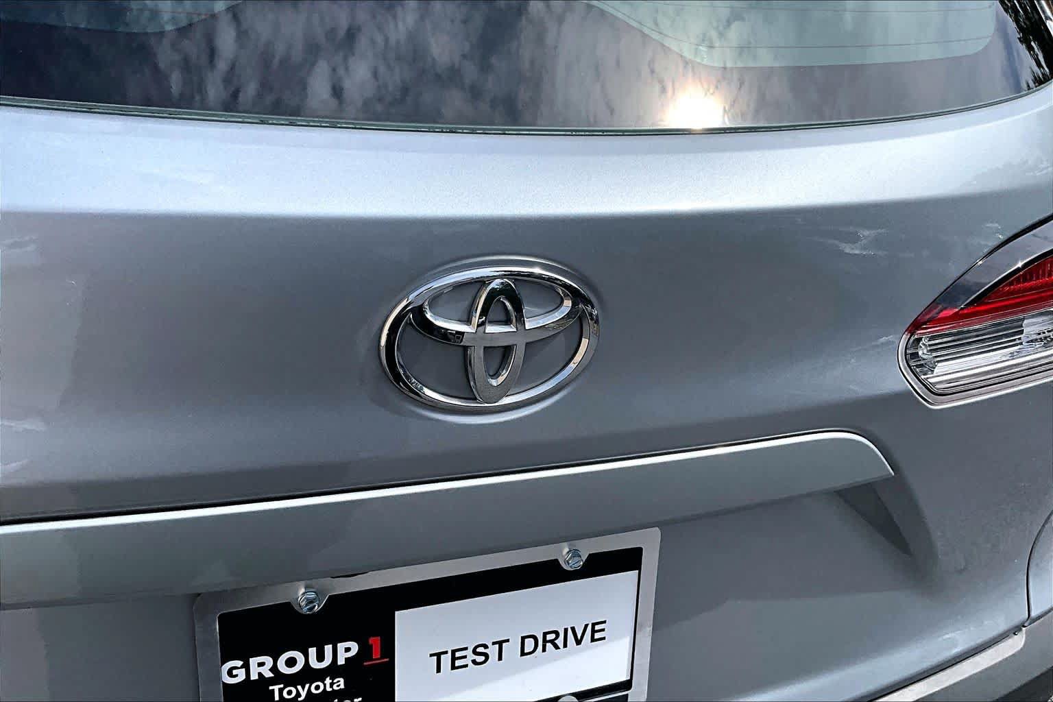 Used 2024 Toyota Corolla Cross L FWD image 31