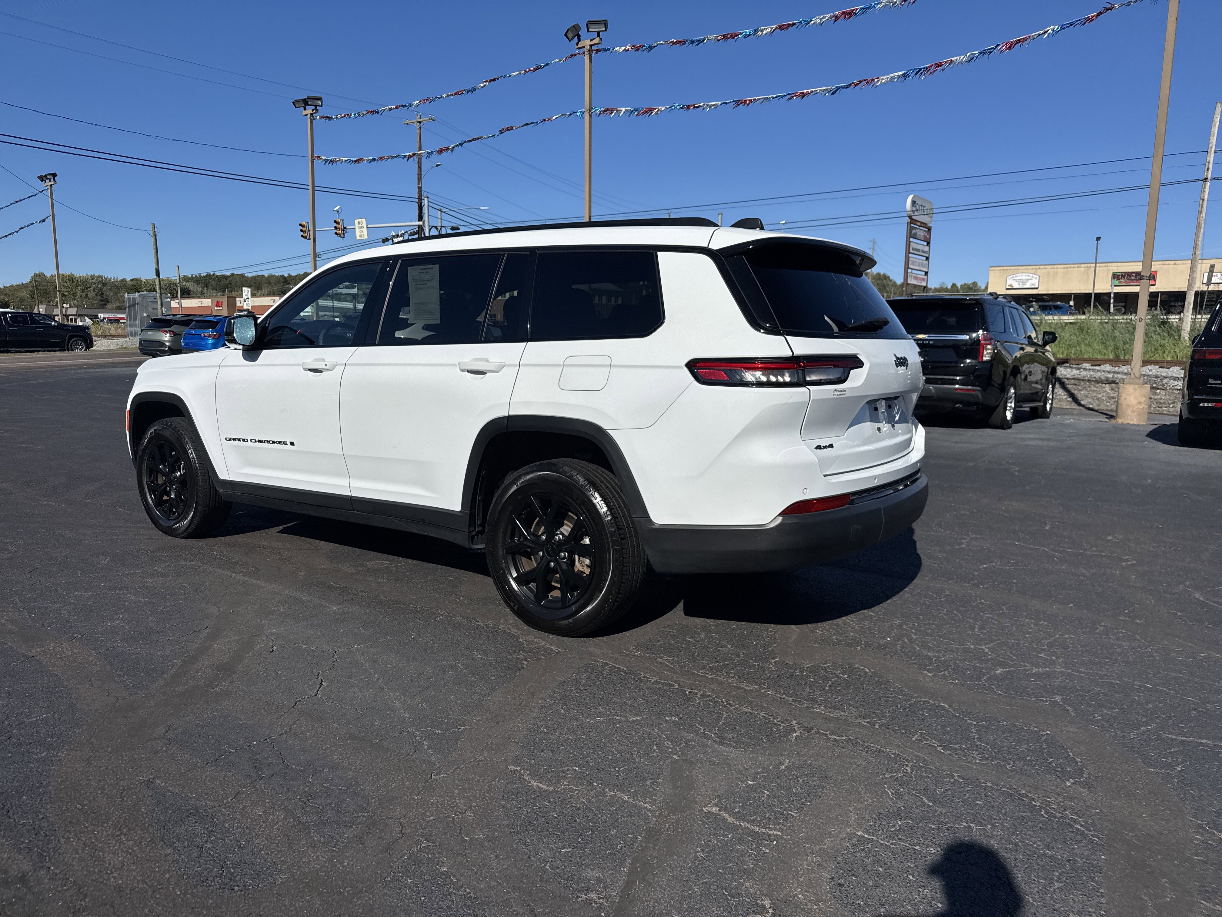 Used 2024 Jeep Grand Cherokee L Laredo image 6