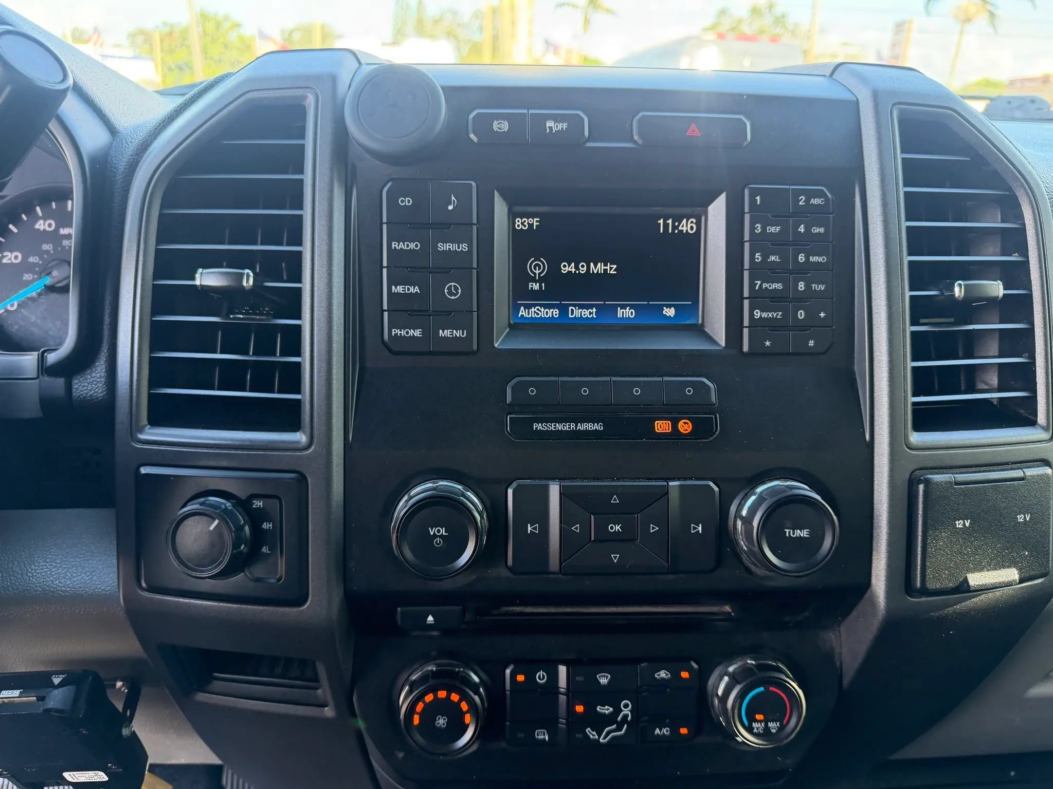 Used 2018 Ford F550 4x4 Crew Cab image 13