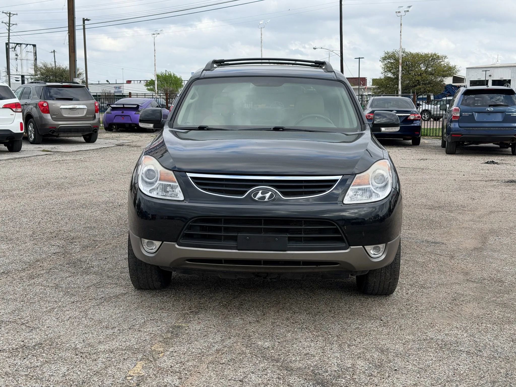 Used 2012 Hyundai Veracruz Limited w/ Entertainment Pkg image 2