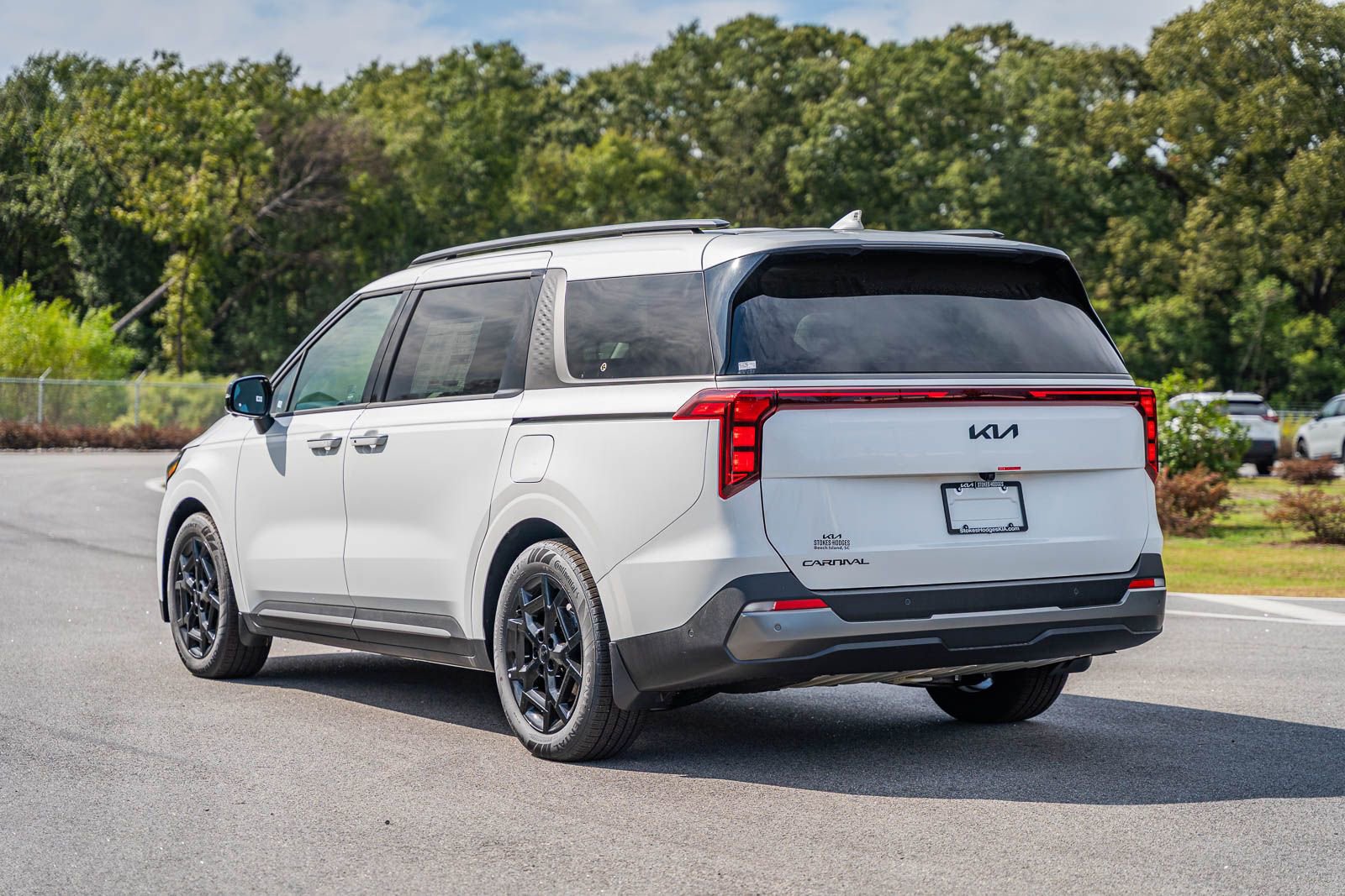 New 2026 Kia Carnival SX w/ SX Dark Edition Package image 3