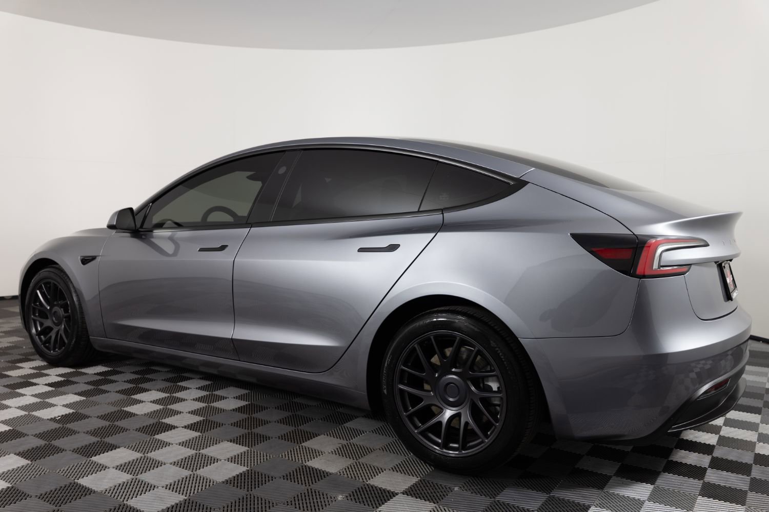 Used 2025 Tesla Model 3 Long Range AWD/4WD image 4