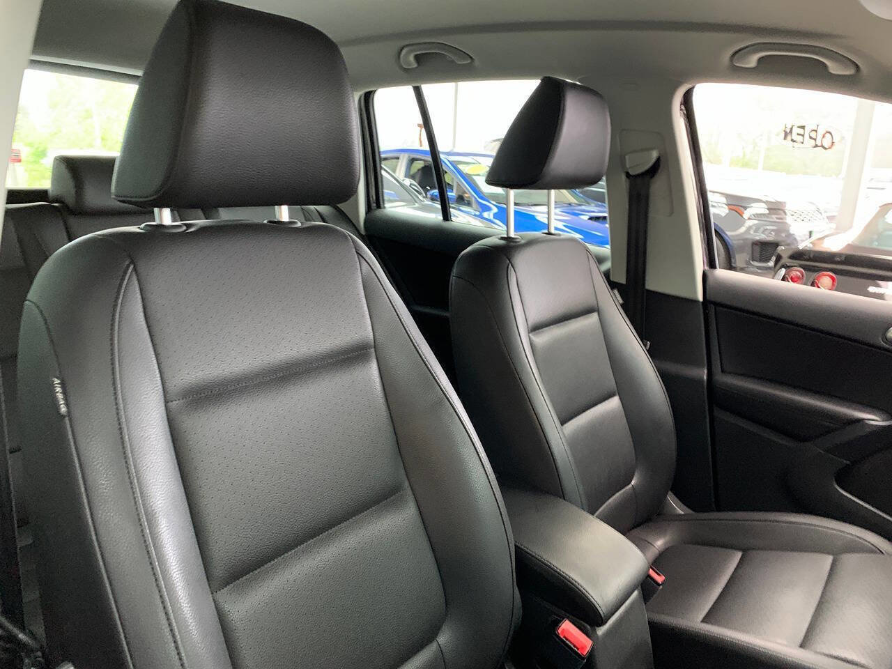 Used 2017 Volkswagen Tiguan S AWD/4WD image 12