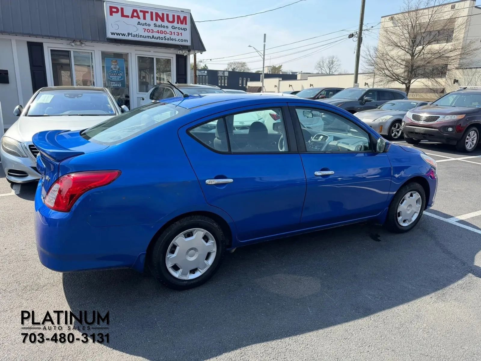 Used 2015 Nissan Versa SV FWD image 2