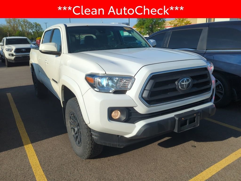 Used 2020 Toyota Tacoma SR5 w/ Blackout Package AWD/4WD image 3