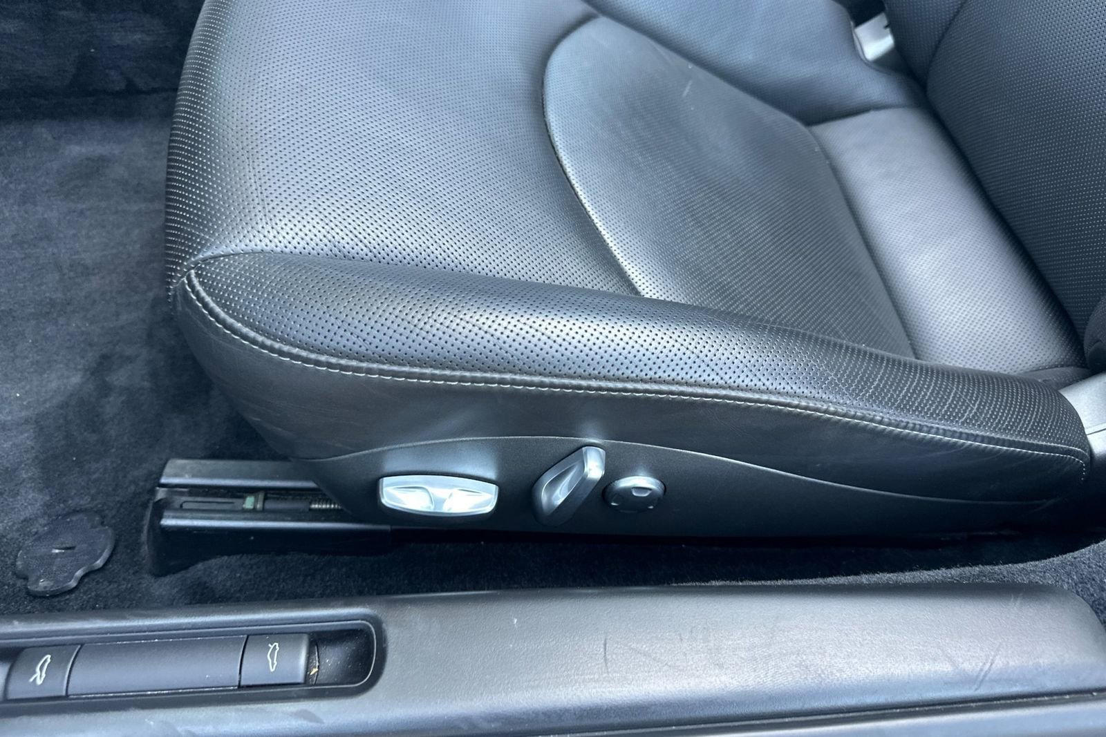 Used 2011 Porsche 911 Turbo image 15