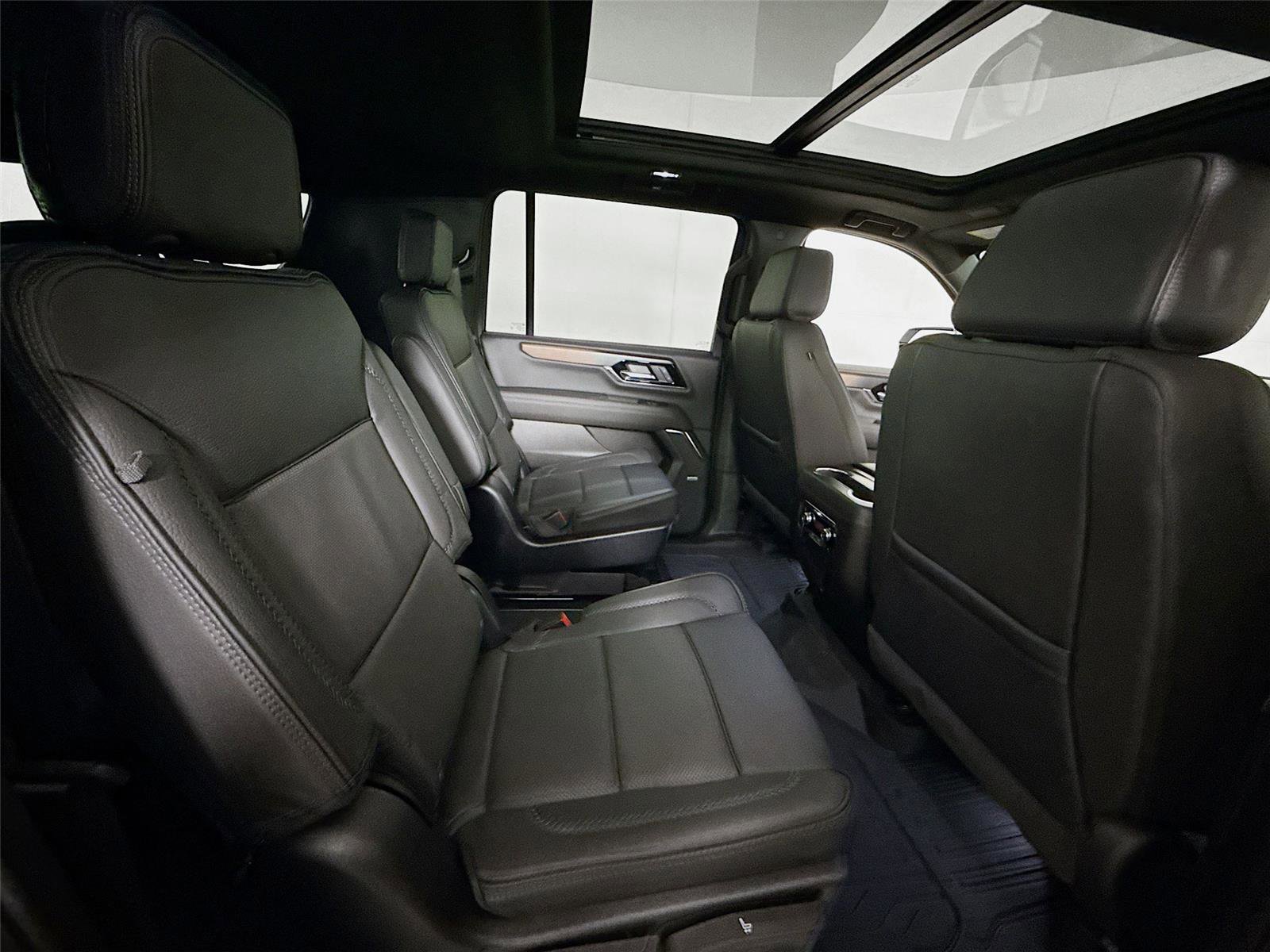 New 2026 GMC Yukon XL Denali w/ Sun & Power Step Package AWD/4WD image 23