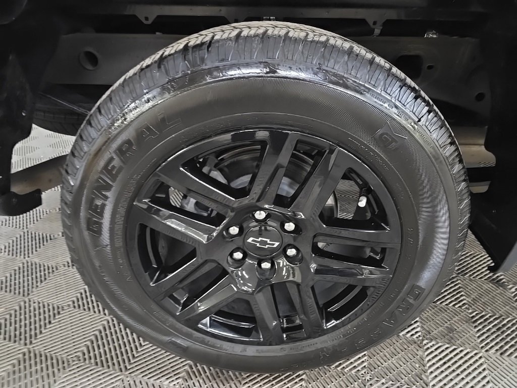 Used 2024 Chevrolet Silverado 1500 Custom w/ Dark Appearance Package image 13