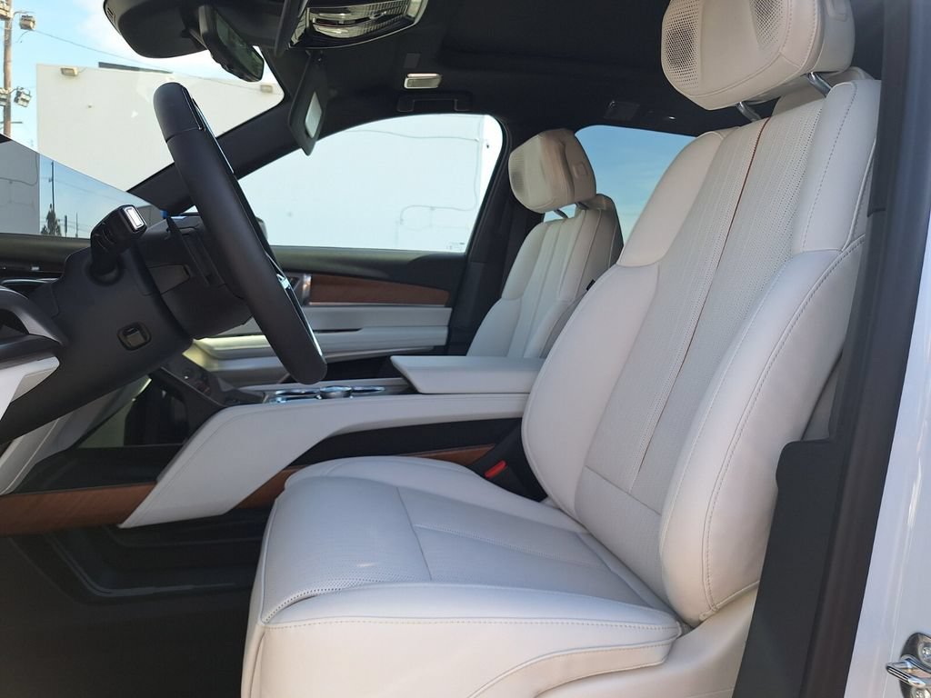 New 2027 Cadillac Vistiq Sport w/ LPO, Floor Liner Package AWD/4WD image 24