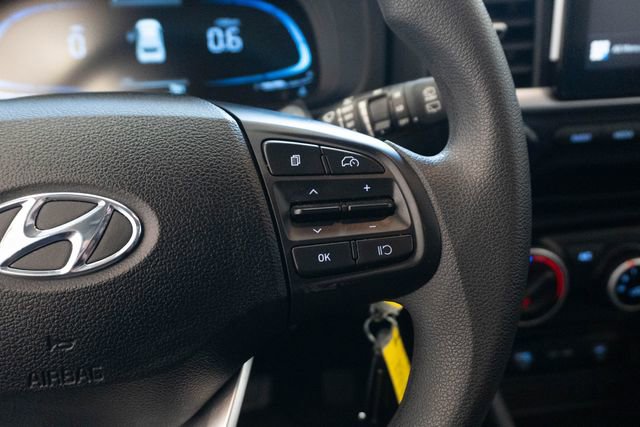 Used 2025 Hyundai Venue SE image 18