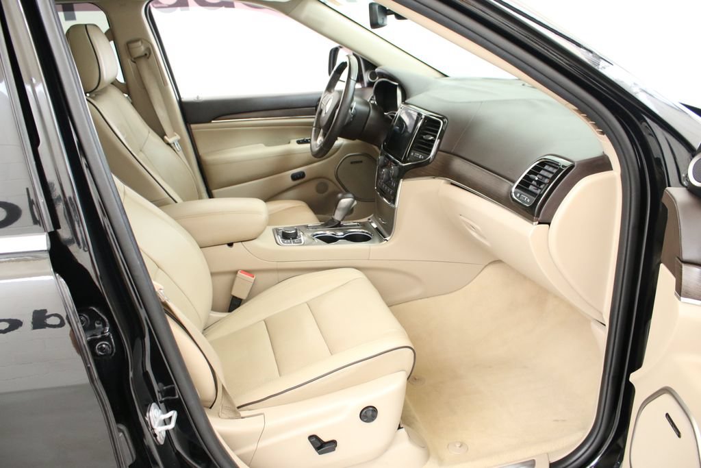 Used 2021 Jeep Grand Cherokee Overland AWD/4WD image 30