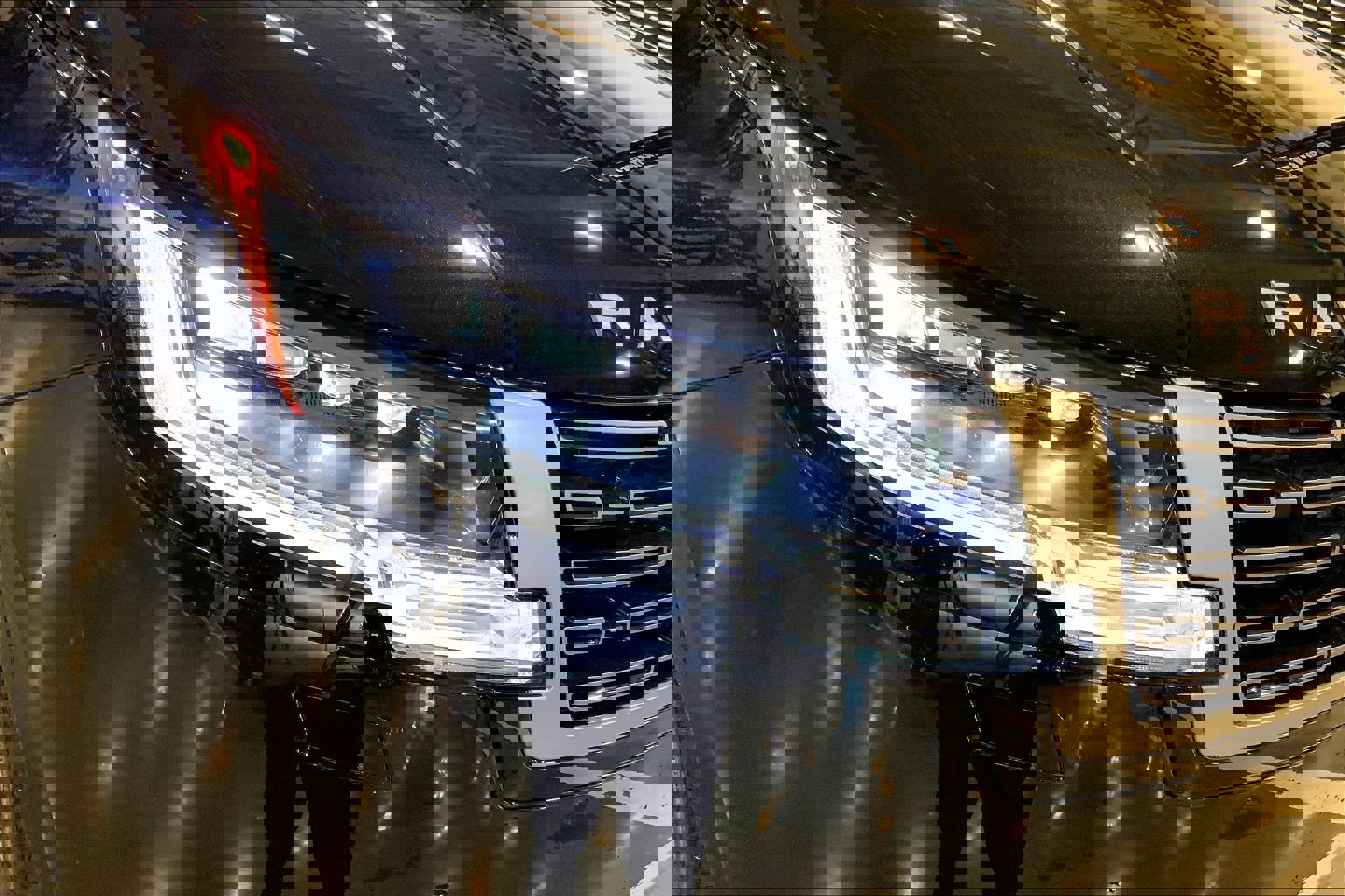 New 2026 Land Rover Range Rover SE image 13