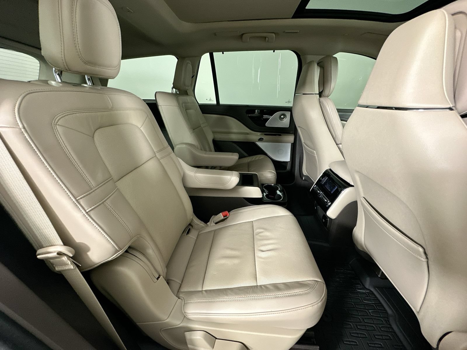 Used 2023 Lincoln Aviator Reserve w/ Equipment Group 201A AWD/4WD image 44