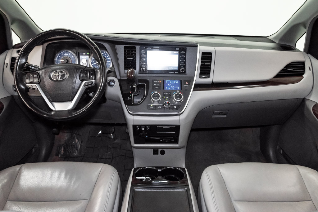 Used 2018 Toyota Sienna XLE Premium FWD image 27