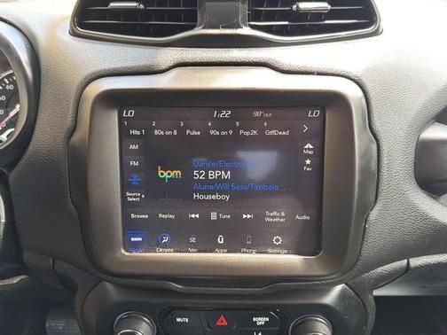 Used 2023 Jeep Renegade Altitude AWD/4WD image 17
