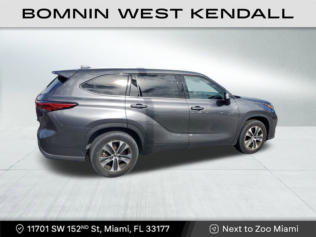Used 2022 Toyota Highlander XLE image 7