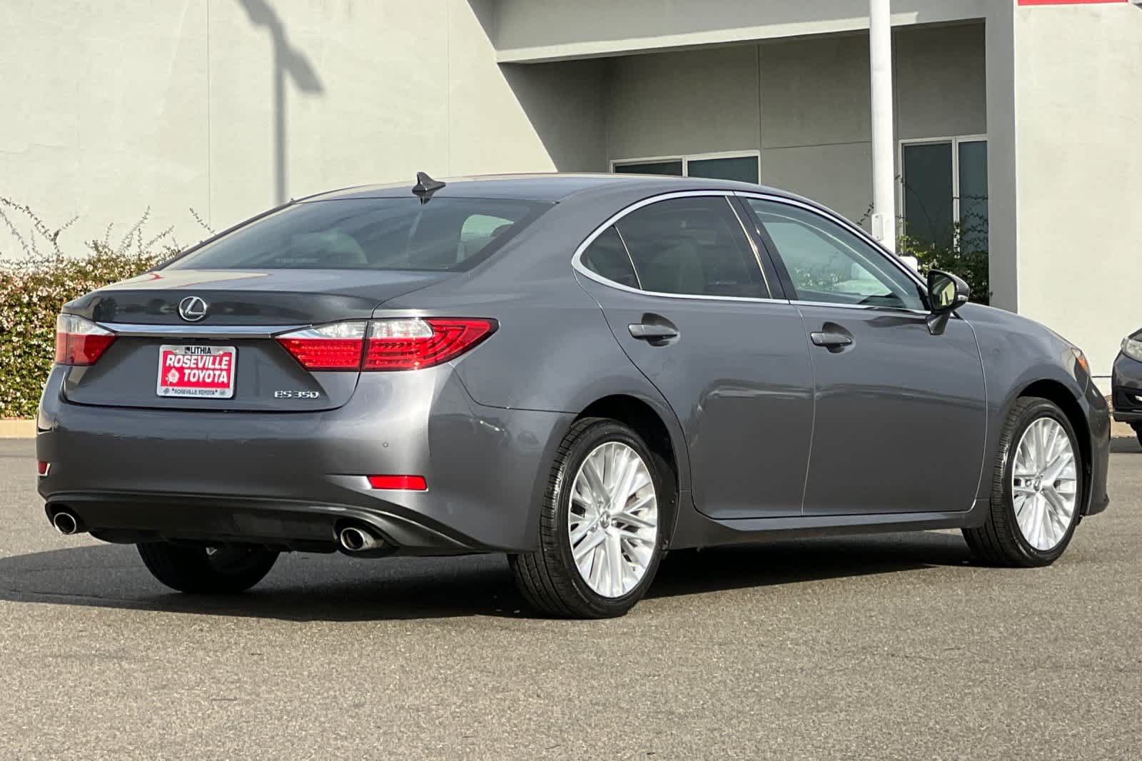 Used 2014 Lexus ES 350 w/ Luxury Package FWD image 2