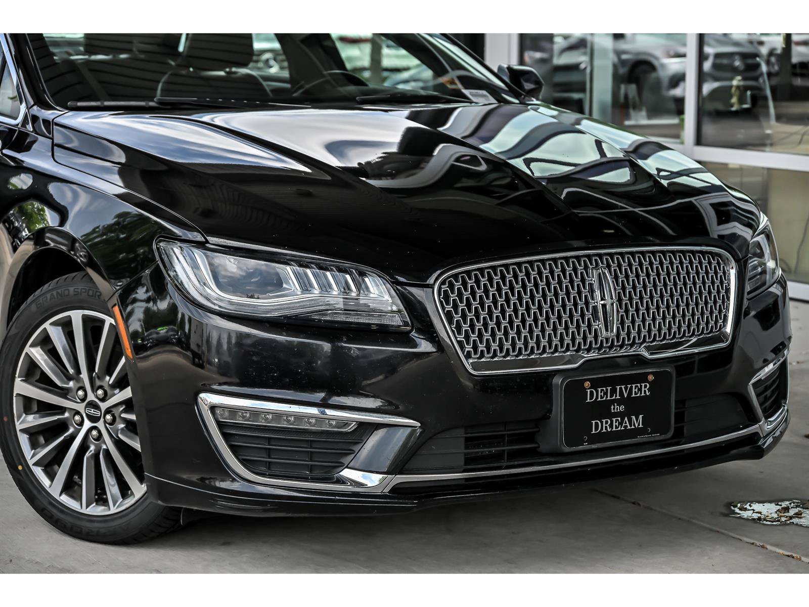 Used 2019 Lincoln MKZ Premiere FWD image 2