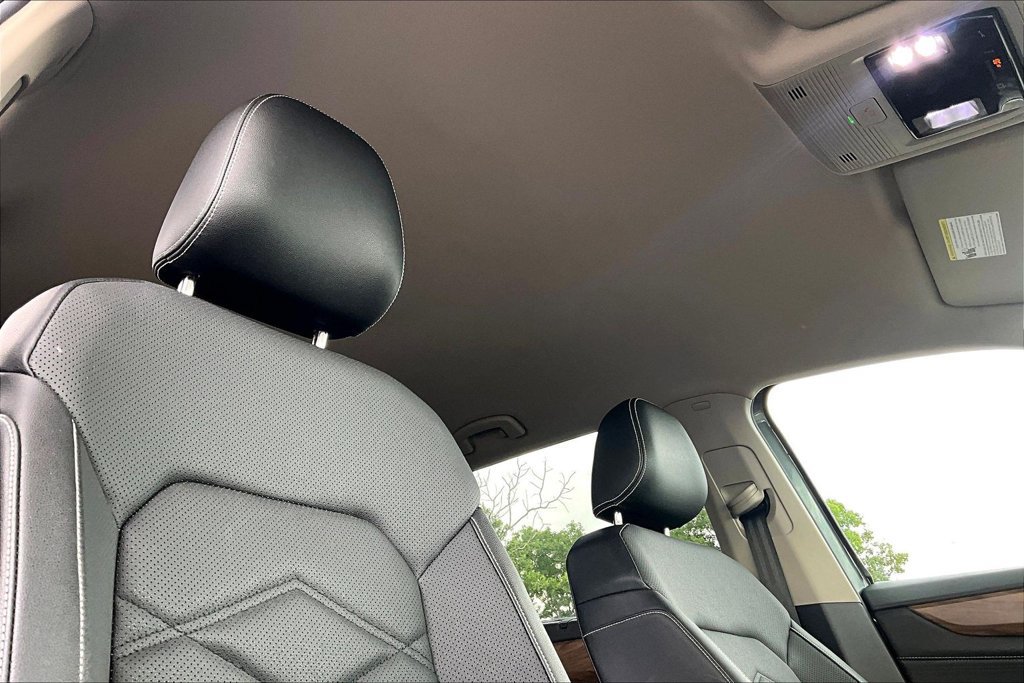 Used 2025 Volkswagen Atlas SE FWD image 19